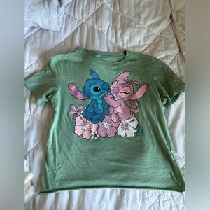 🩷Women’s XS cropped stitch and angel Disney tee